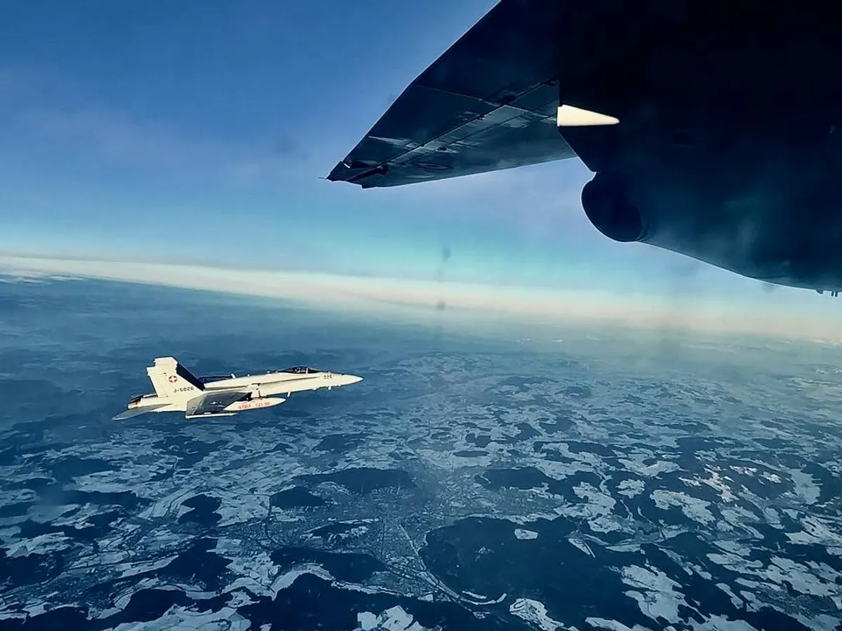 Nicuşor Dan prezintă convorbirea pilot–controlor pentru a combate dezinformarea privind escortarea avionului