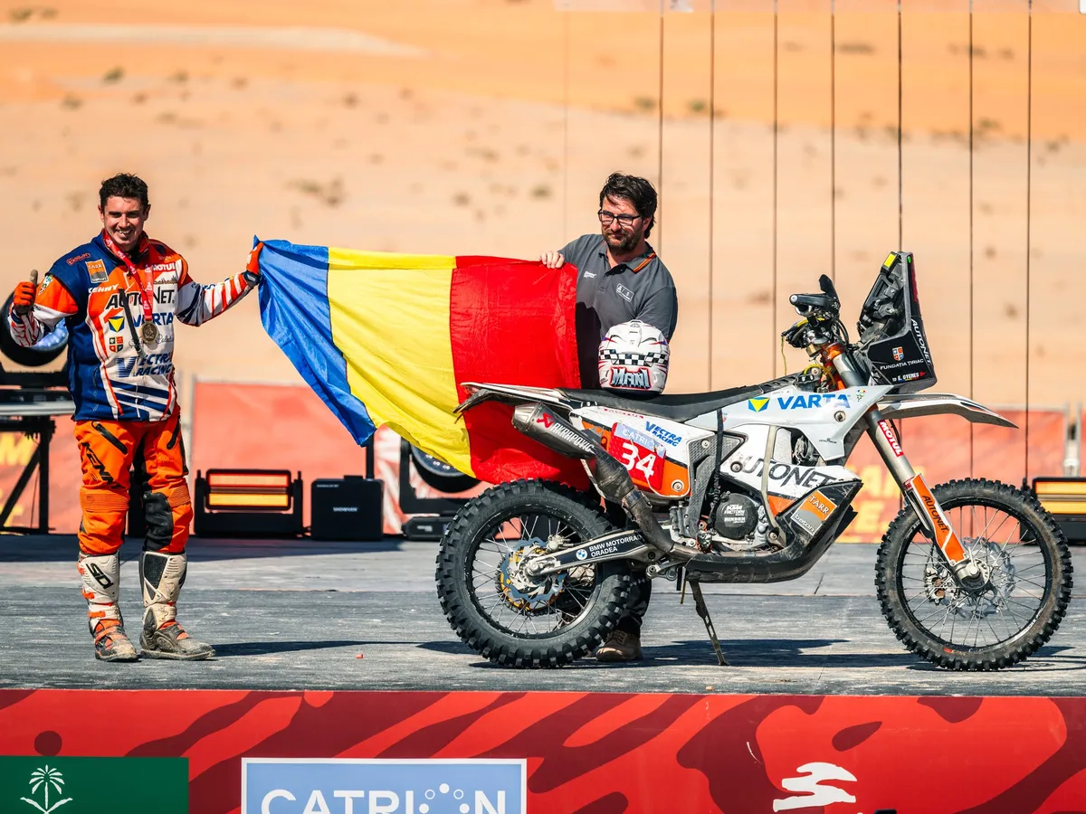 VIDEO Drumul către Dakar 2026. Mani, românul – legendă în Dakar, ia startul a 16-a oară. Își apără titlul