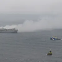 Un cargou cu 3.783 de mașini la bord arde de 4 zile. Focul, pornit de la o mașină electrică - Foto: Profimedia Images
