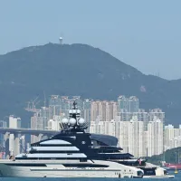 Yahtul Nord, al lui Alexei Mordaşov, ancorat în octombrie 2022 în apele Hong Kongului - Foto: Profimedia Images