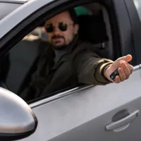 Mașină șofer - Foto: Magnific.com (Imagine cu rol ilustrativ)