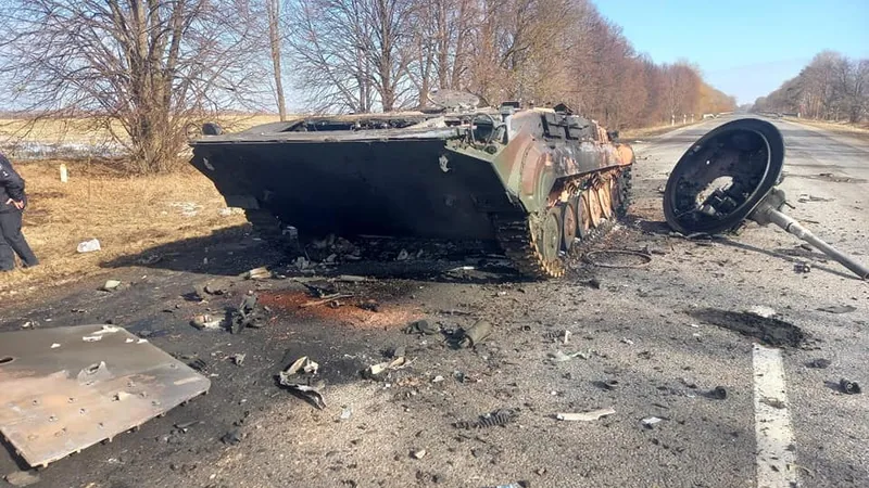 Forțele armate ucrainene au distrus un convoi de vehicule rusești în regiunea Sumy/FOTO: Twitter/Дмитро Живицький