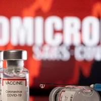 Centrul European de Prevenire al Bolilor: vacinarea singură nu este suficientă împotriva Omicron. / Foto: reuters.com