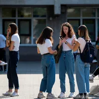 Foto: Absolvenții pot da examenul de BAC Sursa: Imagine generată de AI prin Reve.Art