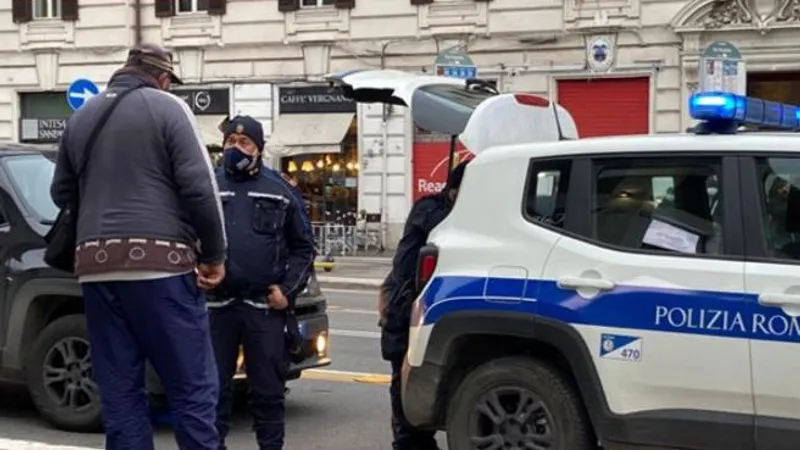 Prima amendă dată la Roma pentru lipsa certificatului verde obligatoriu în mijloacele de transport în comun a fost scrisă de polițiști unui român. Foto Corriere della Sera