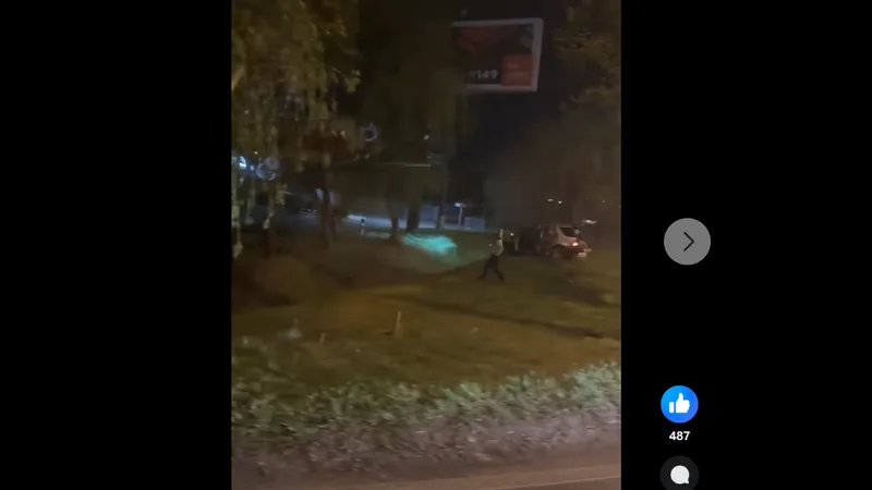 Urmărire ca în filme: Un Mercedes ML plin cu migranți fuge de poliție, se trage cu pistolul - Foto: Facebook/captură video