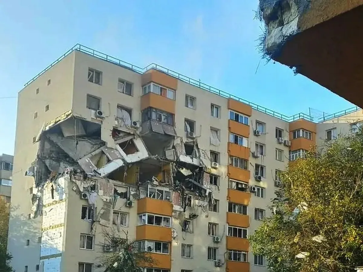 Explozia blocului din Rahova: După 8 luni, o firmă s-a încumetat să pună clădirea în siguranță. Ce urmează?