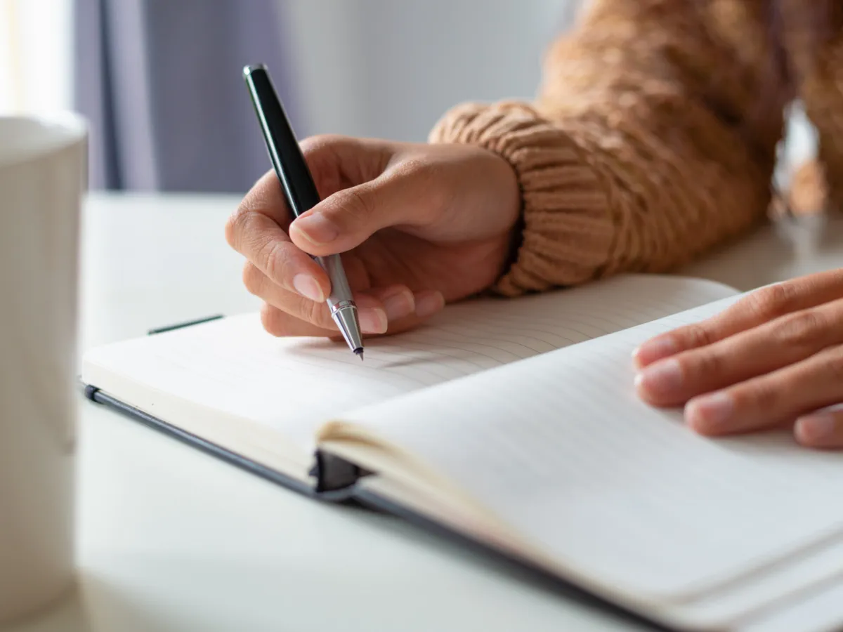 Scrisul te dă de gol! Literele mari puse aiurea pot ascunde o poveste neașteptată despre psihicul tău