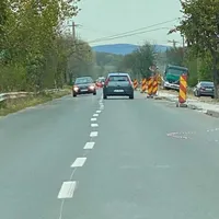 „Dorel” de la drumuri a rămas „repetent” pe DJ 106A. A marcat șoseaua „drept” - Foto: oradesibiu.ro