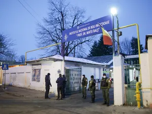 Forțe de ordine la poarta Institutului Matei Balș/FOTO: Inqusm Photo/Octav Ganea