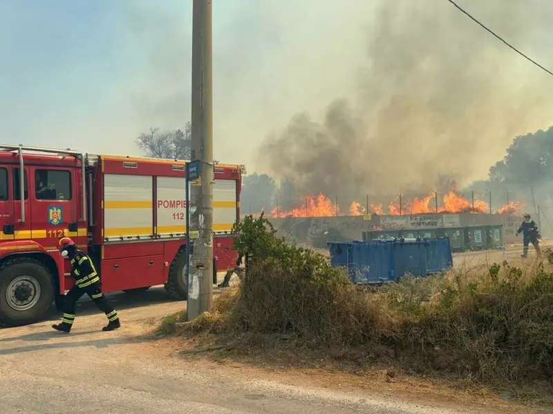 Pompierii români lucrează la foc continuu în Grecia, pentru stingerea incendiilor de vegetație - Foto: IGSU / imagine cu rol ilustrativ