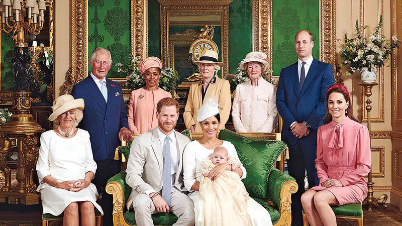 PARADA REGALITĂȚII Fotografia oficială de botez a lui Archie Harrison Mountbatten-Windsor, fiul lui Harry și Meghan