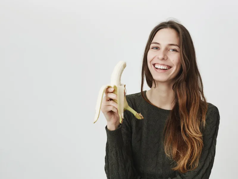Fructul care repară inima, calmează stomacul și subțiază talia. E galben, curbat cu puține calorii - Foto: Freepik