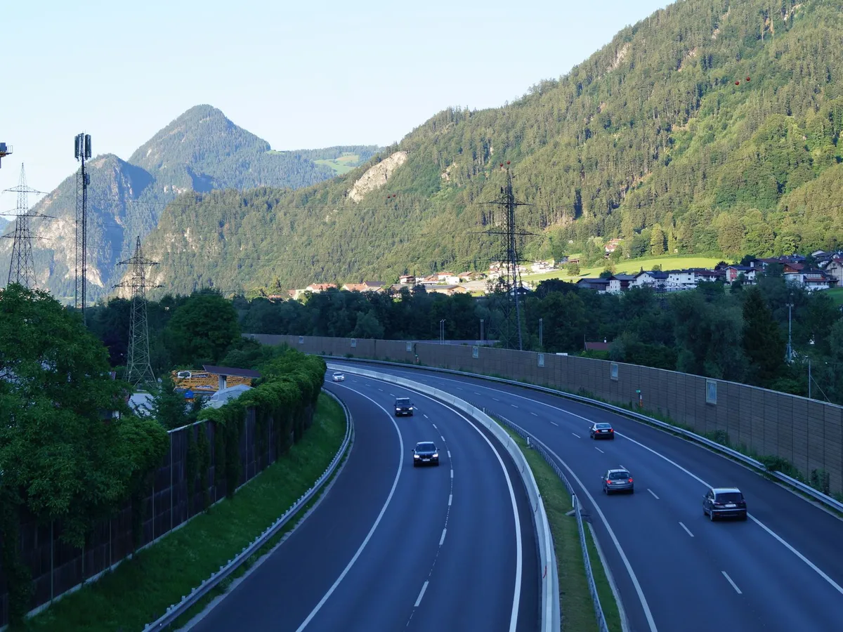 5 miliarde de euro pentru infrastructura României. Autostrăzi, căi ferate și locomotive modernizate prin PNRR