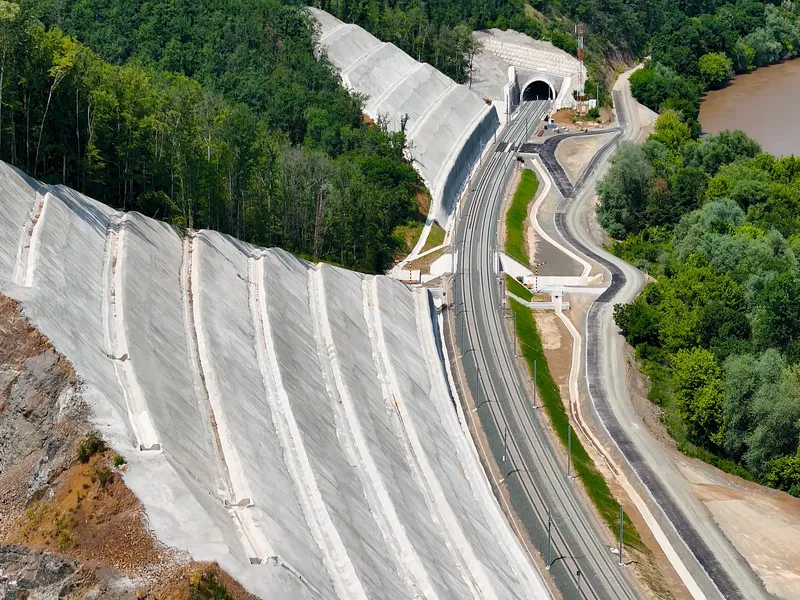 „Record”, pe căile ferate din România. Un tunel de 650 metri, terminat în 8 ani. Ce probleme au fost - Foto: Facebook / Asociația Pro Infrastructură