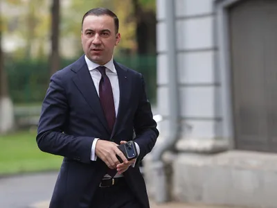 Bogdan Ivan, ministrul Energiei, intrând în sediul central al PSD - Foto: INQUAM PHOTOS/George Călin