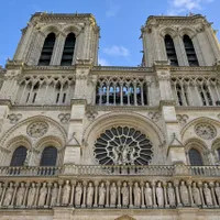Doi artiști români au restaurat Catedrala Notre-Dame din Paris - Foto: Profimedia Images