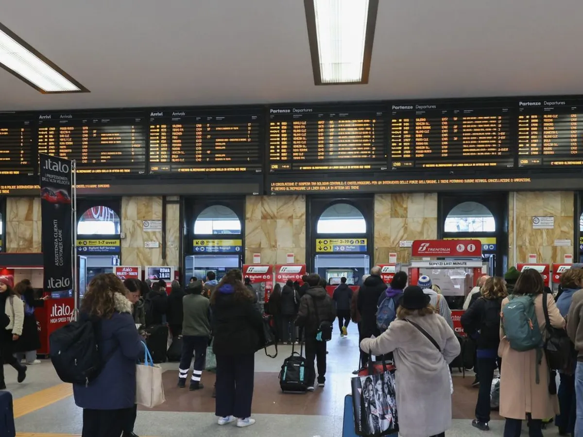 Trenuri anulate în Gara Bologna. Ipoteza sabotajelor pluteşte în aer - Foto: Profimedia Images