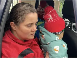 Doi copii vor ajunge în plasament după ce mama s-a hotărât să plece cu iubitul în străinătate - Foto: BZI.ro