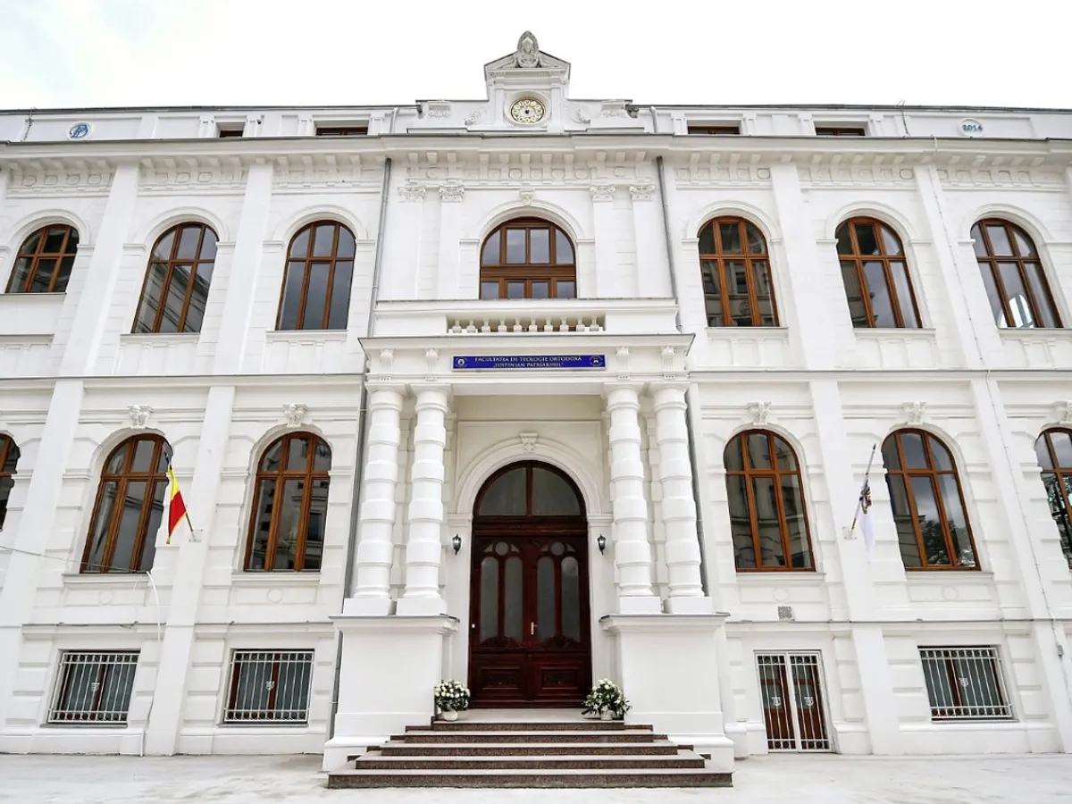 164 de locuri libere la Facutatea de Teologie, în sesiunea de toamnă. Înscrierile se termină pe 10 septembrie