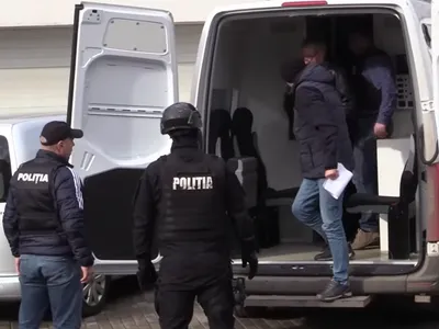La Vama Albița au fost prinși 22 de lucrători că primeau mită Foto: captură Vremea Nouă