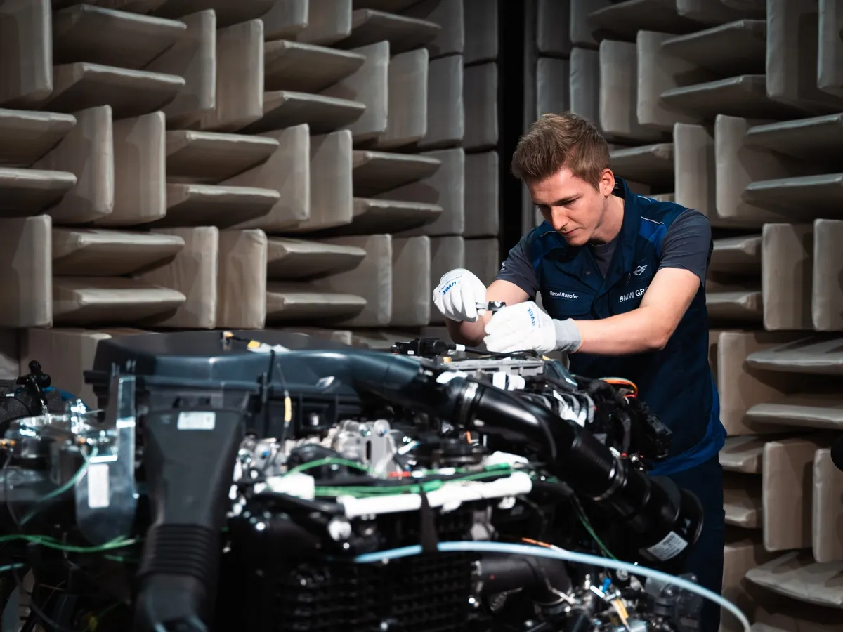 Sistemul de propulsie BMW pe hidrogen - Foto: BMW