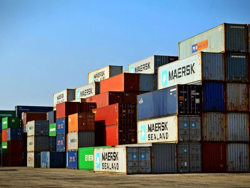 Lot de cargo containere - Foto: Pexels/Chanaka