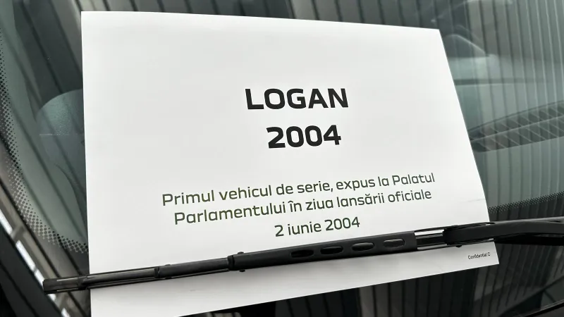 Prima Dacia Logan de serie, dezvelită de Iliescu în 2004. Era „full de full”. Costa 8.000 € - Foto: NW