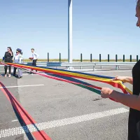FESTIVISM  De multe ori, o tăiere de panglică la lucrări de infrastructură neterminate a dus la plata unor despăgubiri de milioane de euro - Foto: INQUAM PHOTOS/ Virgil Simionescu