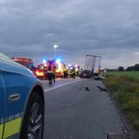 Un român a intrat cu mașina într-un camion încărcat cu muniție al armatei germane - Foto: Observator / imagine rol ilustrativ