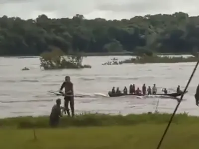 Un post militar, atacat cu arcuri și săgeți - Foto: Twitter/ jesusmedinae