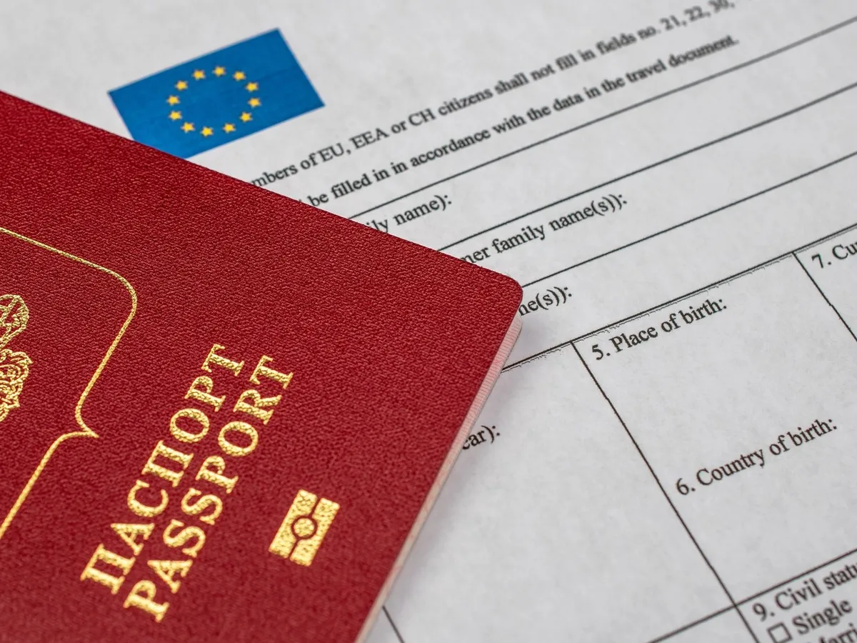 Uniunea Europeană înăspreşte regulile pentru vizele acordate cetăţenilor ruşi, cu anumite excepții