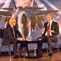 PROTAGONIȘTI Sabin Orcan, directorul Newsweek Romania și Ray Piselli, vicepreşedintele pentru Afaceri Internaţionale de la Lockheed Martin, la Defense Summit 2024