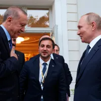 Recep Tayyip Erdoğan se pare că a fost convins de Vladimir Putin să plătească gazul din Rusia în ruble - Foto: Profimedia Images