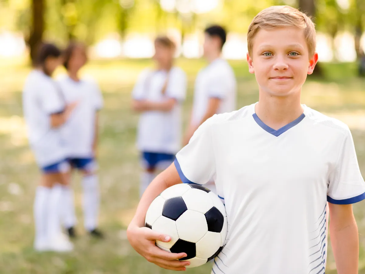 Mai mulţi părinţi au sărit la bătaie la un meci de fotbal după ce o jucătoare a faultat un adversar Foto: Freepik (fotografie cu caracter ilustrativ)