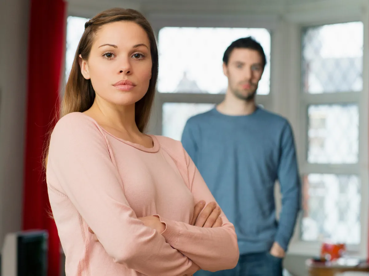 Ce ascund oamenii care stau într-o discuție cu brațele încrucișate? Psihologii dezvăluie clar  - Foto: Profimedia Images (imagine cu rol ilustrativ)