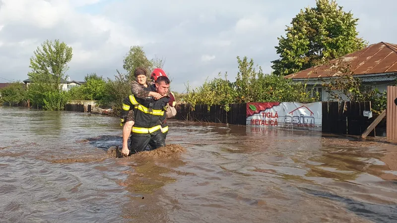 METEO 4 morți în urma furtunii care mătură România. Jumătate din țară afectată de ploi torențiale - Foto: Facebook/Meteoplus