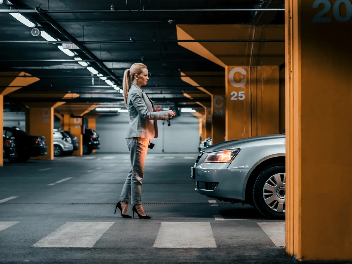 Nu mulți șoferi știu! Unele mașini moderne au „buton de panică”. Verifică dacă are și vehiculul tău - Foto: Freepik (Imagine cu rol ilustrativ)