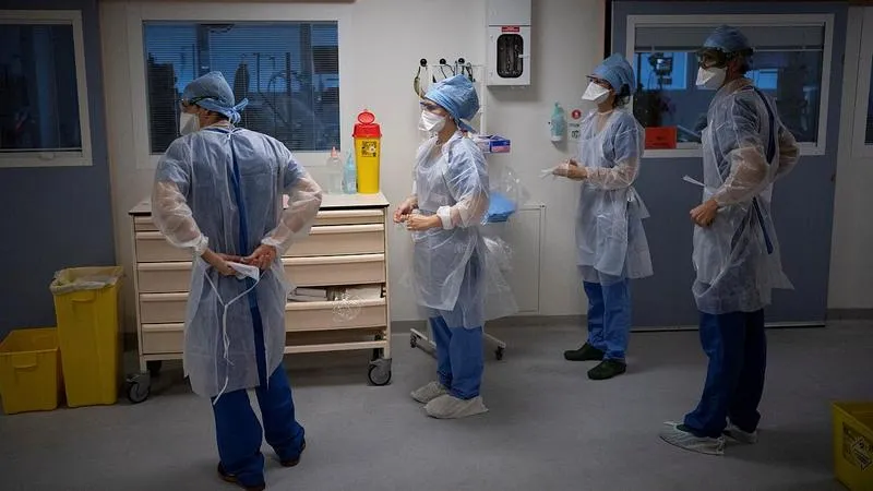 Dr. Fauci avertizează asupra riscului mare de spitalizări din cauza Omicron. Foto Euronews