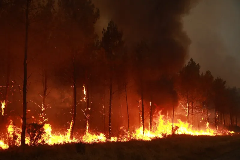 Incendiile masive din Franța amenință producția de rachete nucleare M51 - Foto: Profimedia Images (imagine cu  rol ilustrativ)