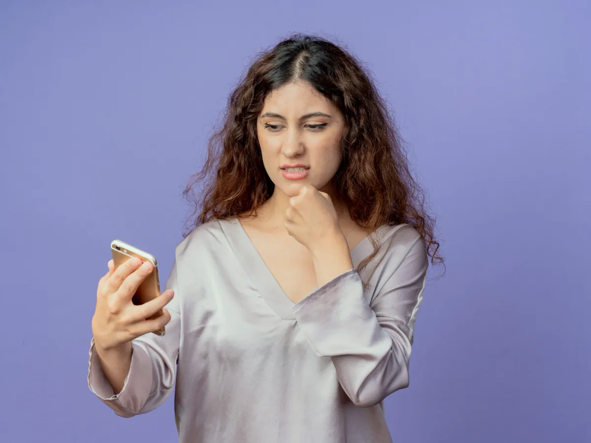 Femeie la telefon - Foto: Freepik (rol ilustrativ)