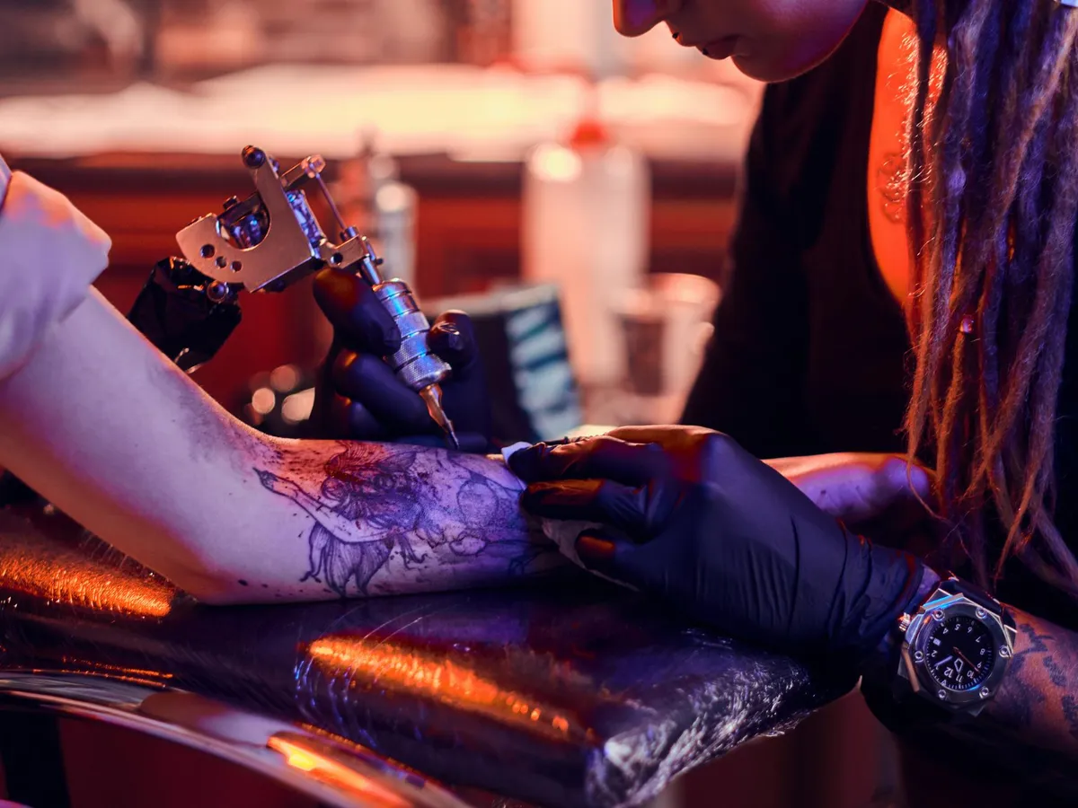 Tatuajele roșii au fost asociate cu un anumit tip de cancer. Care este explicația - Foto: Freepik (Imagine cu rol ilustrativ)