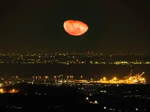 Fenomen astronomic inedit pe cerul României. Ce se întâmplă cu luna? - Foto: Istock / imagine cu rol ilustrativ