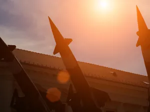 Miza de 1,4 trilioane de dolari a NATO: revenirea în forță a sistemelor de apărare aeriană, ignorate după finalul Războiului rece