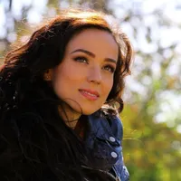 Conspiraționista Olivia Steer, sancționată de CNCD pentru derapajele sale. Sursă imagine: Facebook