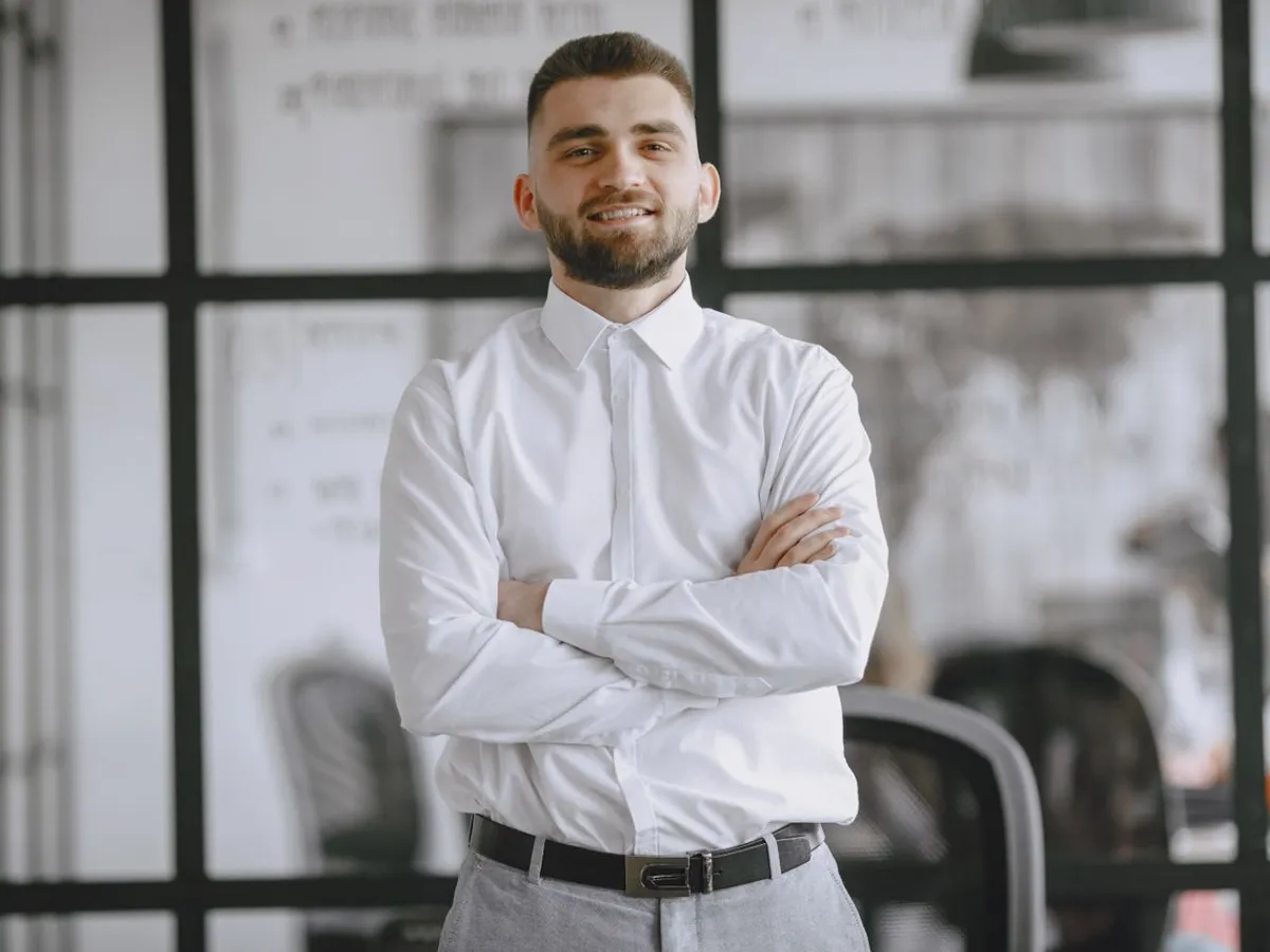 Peste 400.000 de angajați ai statului riscă să rămână cu salariile înghețate. Ce prevede noua lege