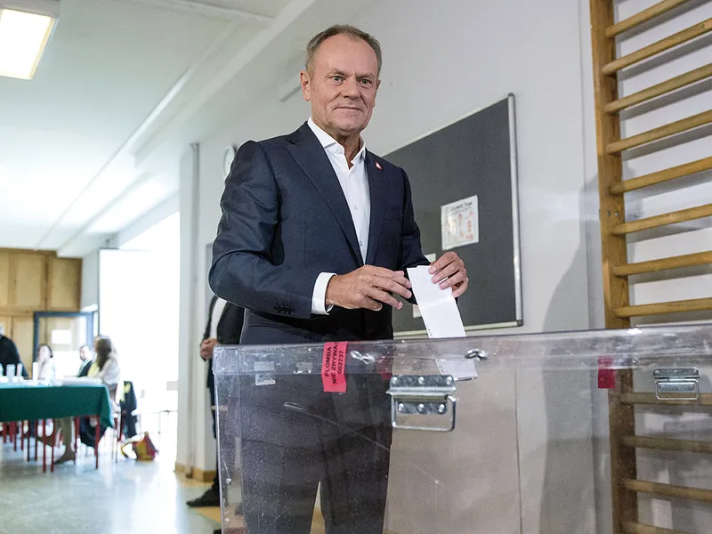 Partidul centrist al premierului polonez Donald Tusk și-a consolidat poziția, după ce a reușit să devanseze dreapta populist-conservatoare - Foto: Profimedia Images