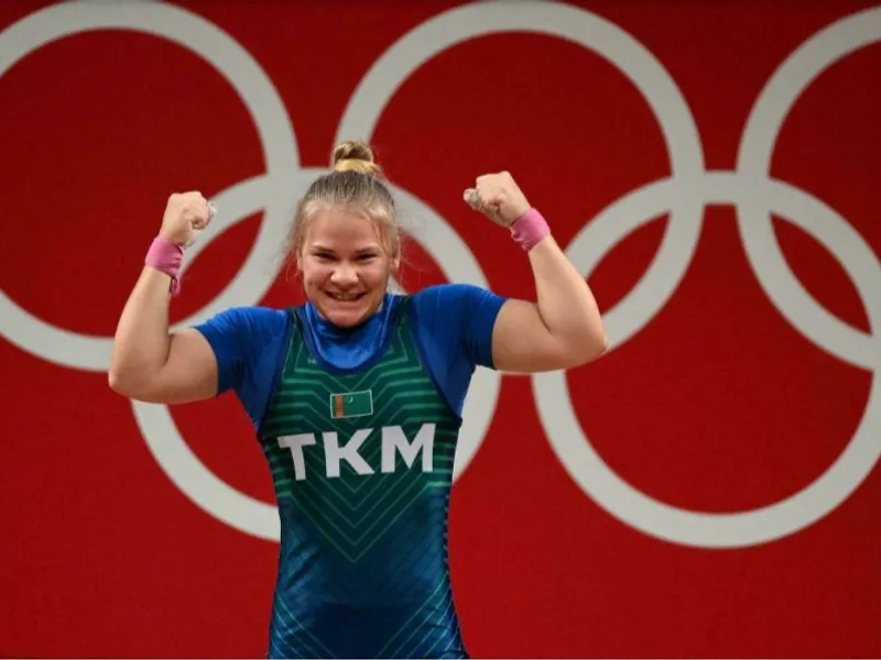 Primul medaliat olimpic din toate timpurile din Turkmenistan, halterofila Polina Guryeva/Foto:afp