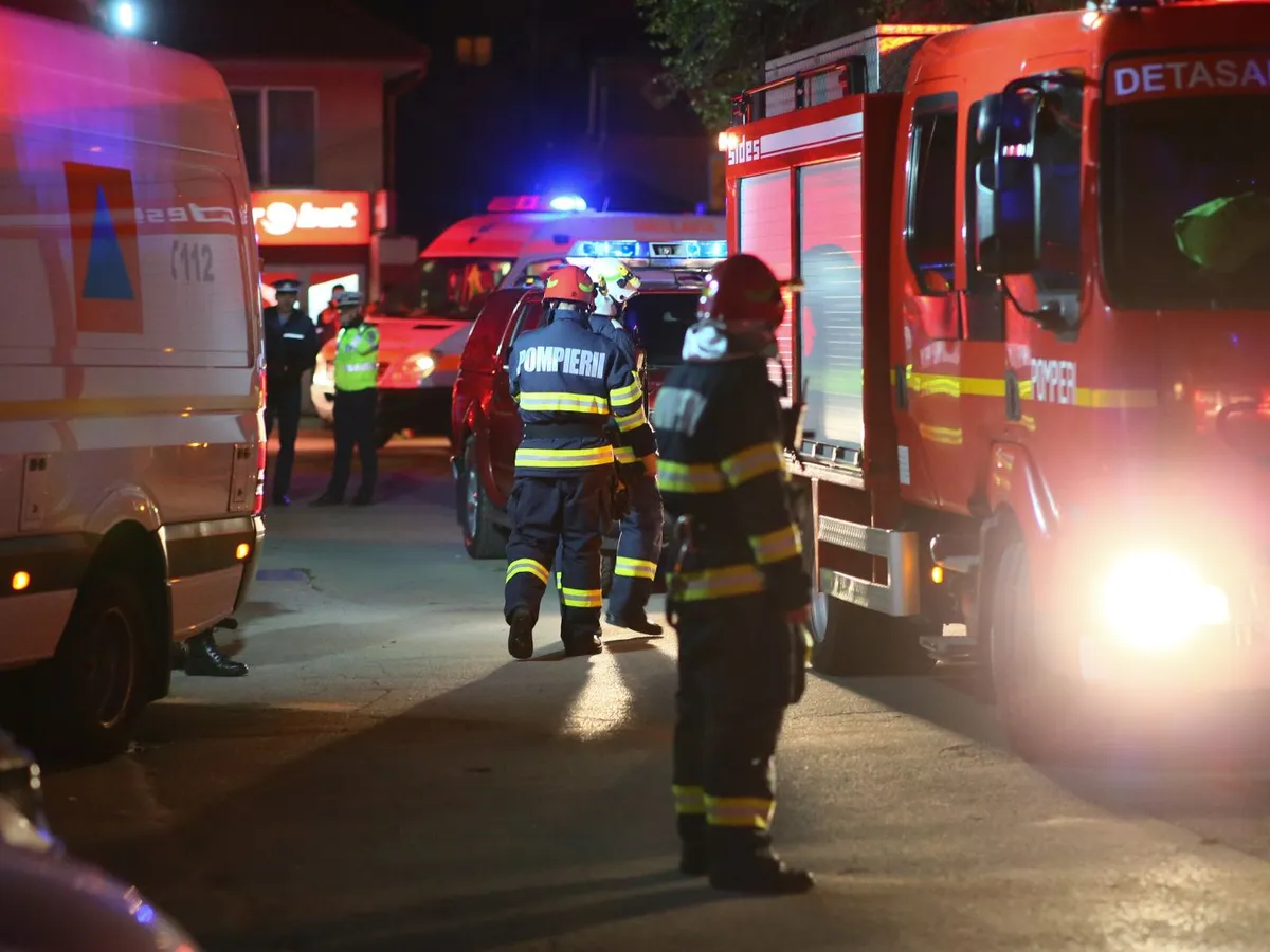 Pompierii din Caraş-Severin luptă cu incendiile de vegetaţie şi pădure, pe fondul secetei şi caniculei