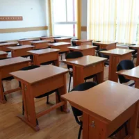 Profesoară rănită după ce o bucată de tencuială din tavan i-a căzut în cap la școală - Foto: Istock / imagine cu rol ilustrativ